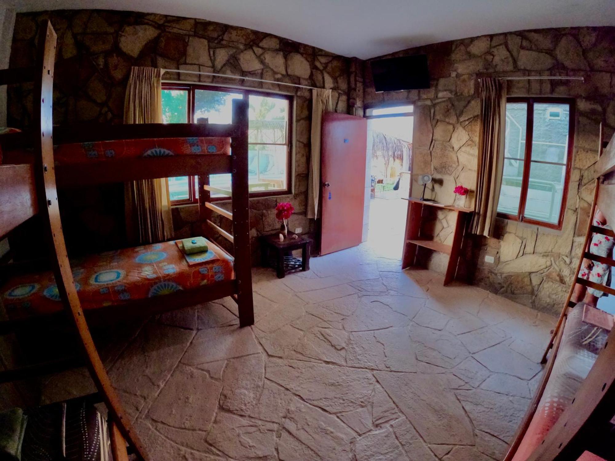 Stone House Mancora Hostel Exterior photo